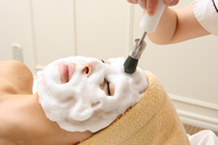 梅雨におすすめサロンケアは◯◯洗浄？！